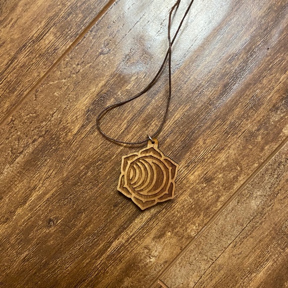 Laser etched pendant - Picture 3 of 5